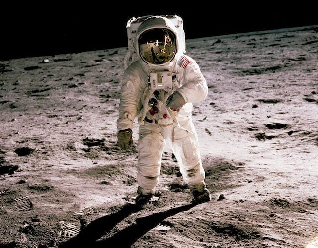 První člověk na povrchu Měsíce.